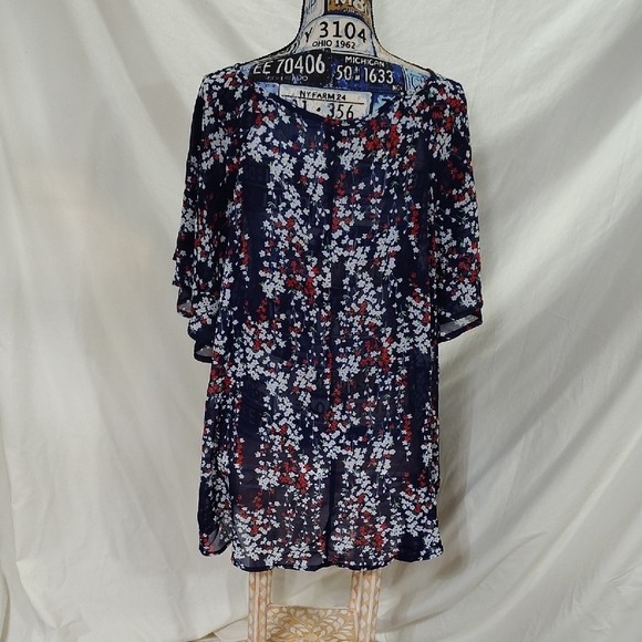 SHEIN Curve Navy Floral Top - Picture 3 of 3